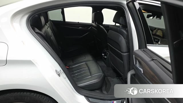 BMW 5 Series (G30) 2018 Белый из Кореи, фото 2