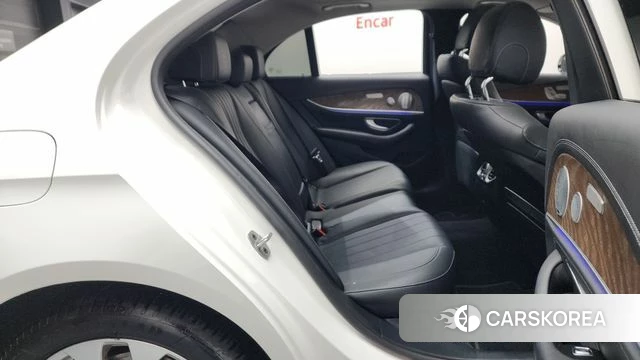 Mercedes-Benz E-Class W213 2019 Белый из Кореи, фото 2