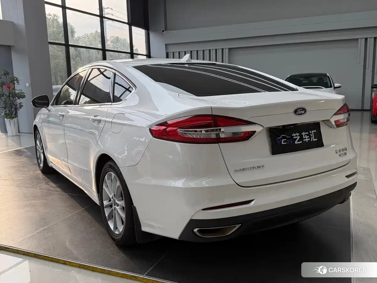 Ford Mondeo 2021 Белый из Китая, фото 2