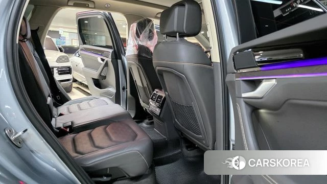 Volkswagen Touareg 3rd generation 2023 Серебряный из Кореи, фото 2