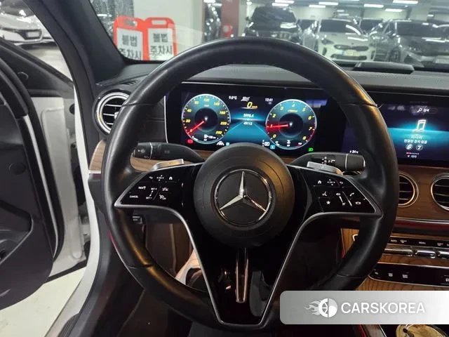 Mercedes-Benz E-Class W213 2022 Белый из Кореи, фото 2