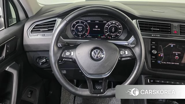 Volkswagen Tiguan second Generation 2018 Белый из Кореи, фото 2