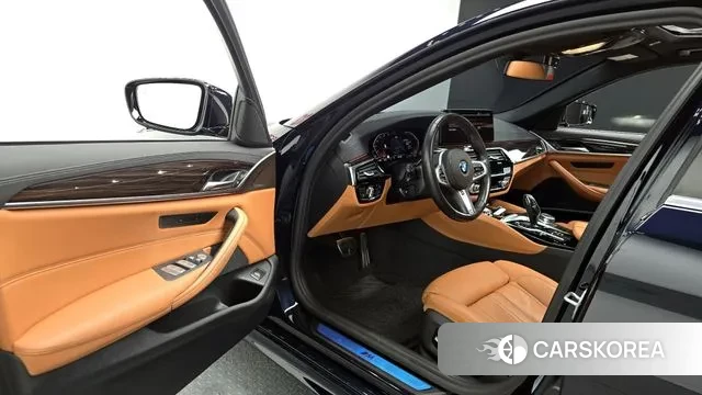 BMW 5 Series (G30) 2021 Черный из Кореи, фото 2