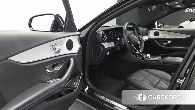 Mercedes-Benz E-Class W213 2021 Черный из Кореи, фото 2