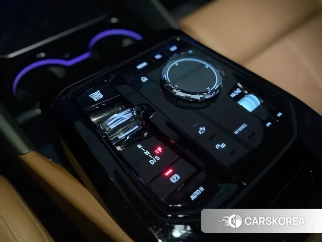 BMW 5 Series (G60) 2025 Белый из Кореи, фото 2