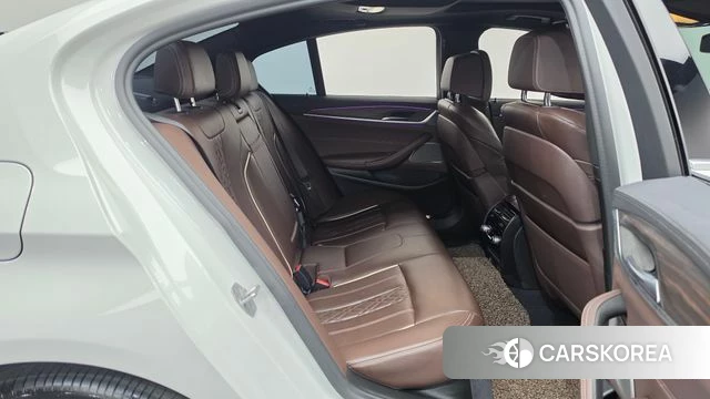 BMW 5 Series (G30) 2021 Белый из Кореи, фото 2