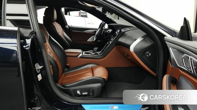 BMW 8 Series (G15) 2021 Черный из Кореи, фото 2