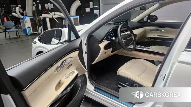 Genesis GV70 2023 Белый из Кореи, фото 2