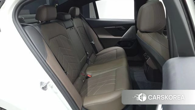 BMW 5 Series (G60) 2025 Белый из Кореи, фото 2