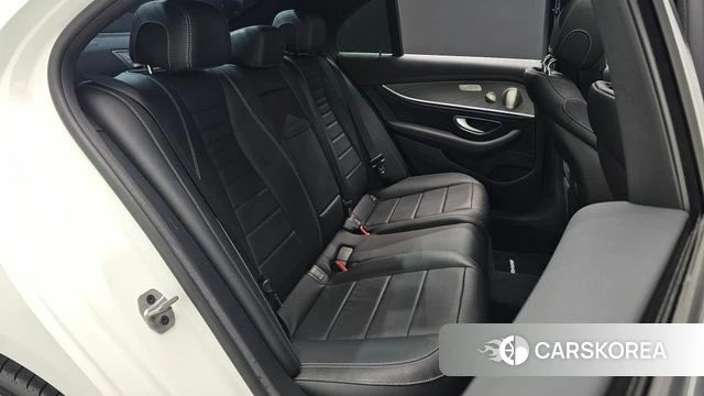 Mercedes-Benz E-Class W213 2022 Белый из Кореи, фото 2