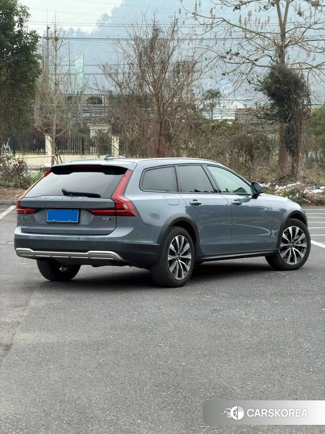 Volvo V90 2023 Серебристо-серый из Китая, фото 2