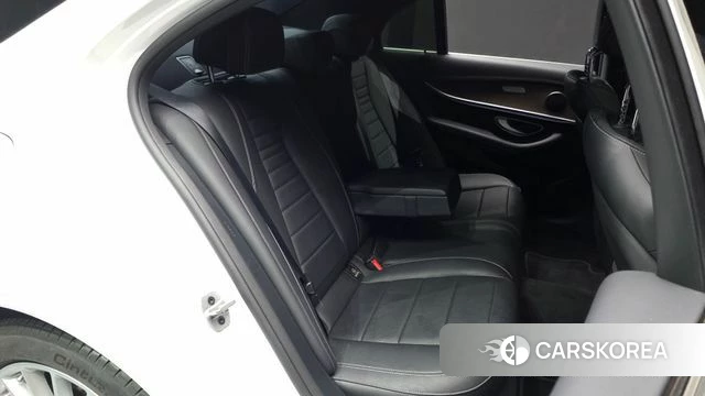 Mercedes-Benz E-Class W213 2022 Белый из Кореи, фото 2