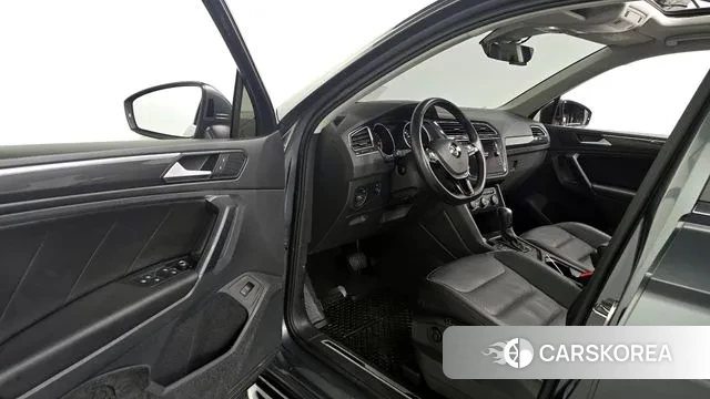 Volkswagen Tiguan second Generation 2020 Серый из Кореи, фото 2