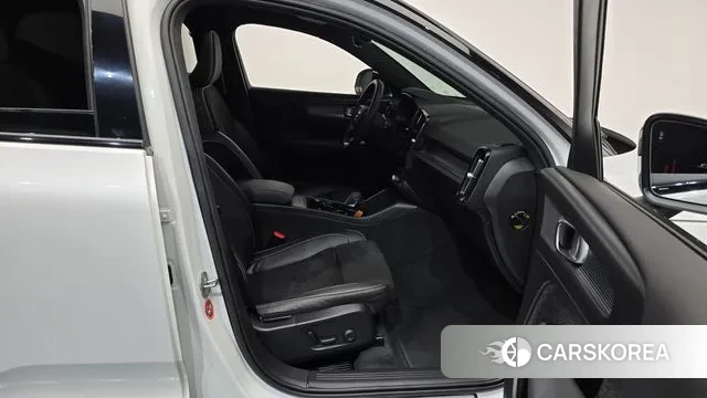 Volvo XC40 2022 Белый из Кореи, фото 2