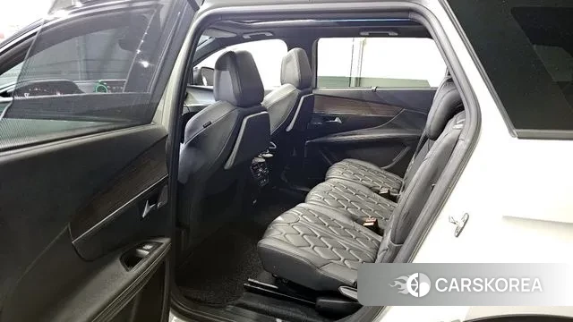Peugeot 5008 second generation 2023 Белый из Кореи, фото 2