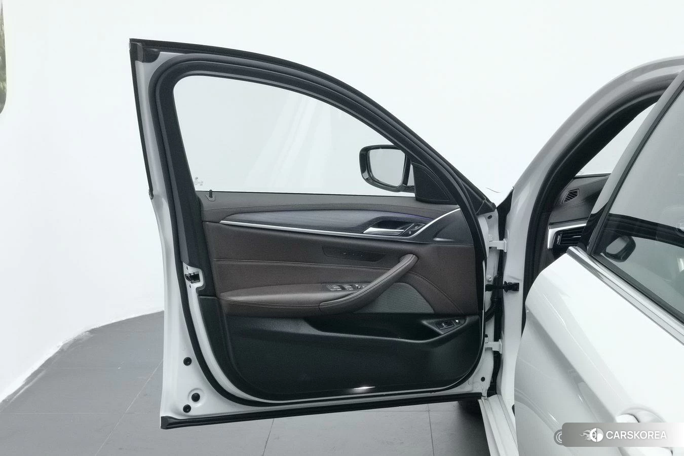 BMW 5 series PHEV 2020 Белый из Китая, фото 2