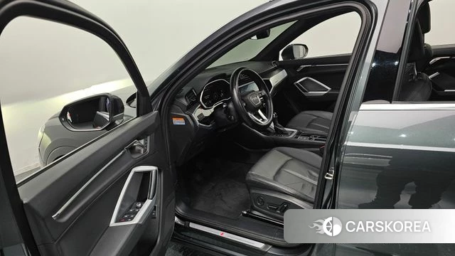 Audi Q3 (F3) 2022 Серый из Кореи, фото 2