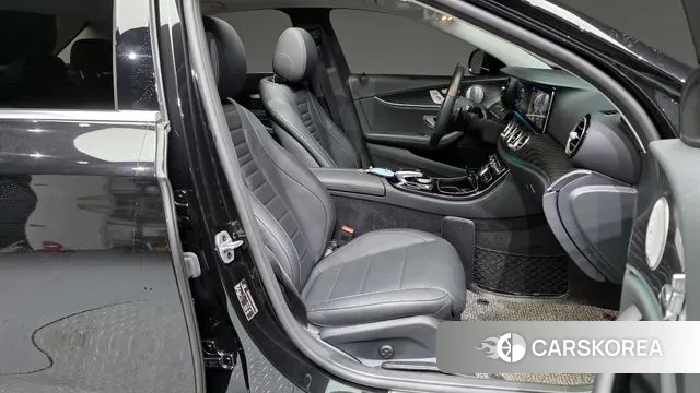 Mercedes-Benz E-Class W213 2020 Черный из Кореи, фото 2