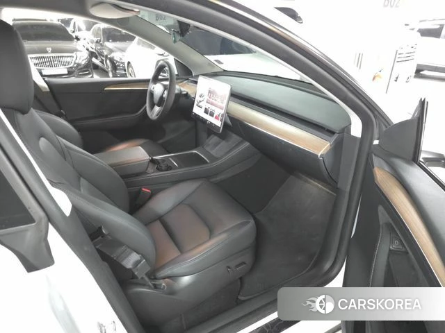 Tesla Model Y 2023 Белый из Кореи, фото 2