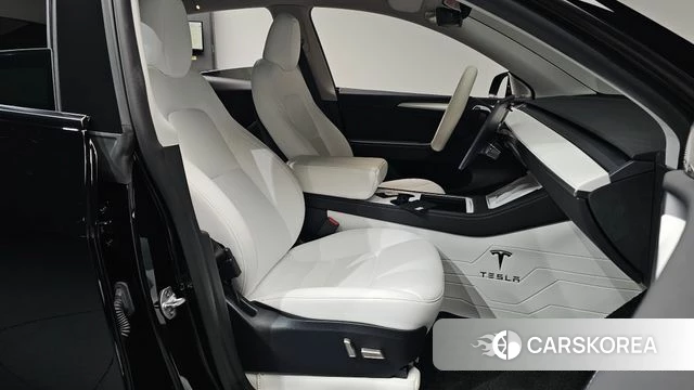 Tesla Model Y 2024 Черный из Кореи, фото 2