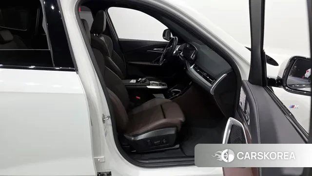 BMW iX1 (U11) 2023 Белый из Кореи, фото 2