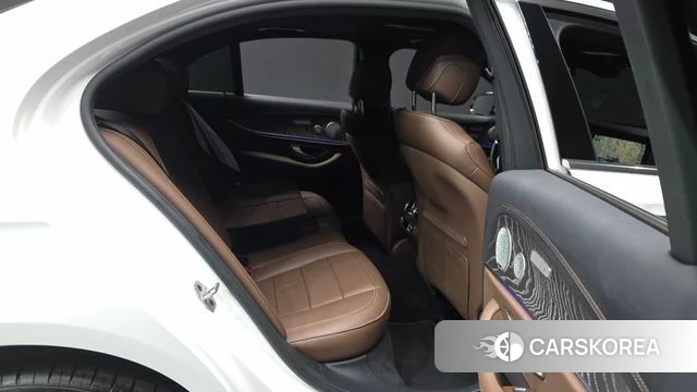 Mercedes-Benz E-Class W213 2023 Белый из Кореи, фото 2