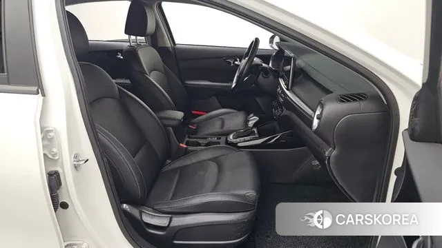 Kia The New K3 2nd generation 2023 Белый из Кореи, фото 2