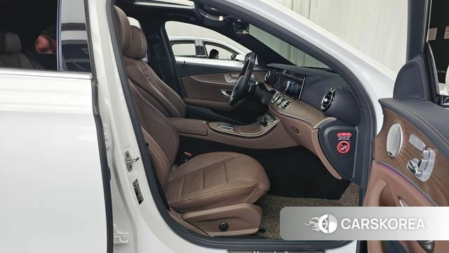 Mercedes-Benz E-Class W213 2023 Белый из Кореи, фото 2