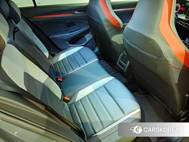 Volkswagen Golf 8th Generation 2025 Серый из Кореи, фото 2