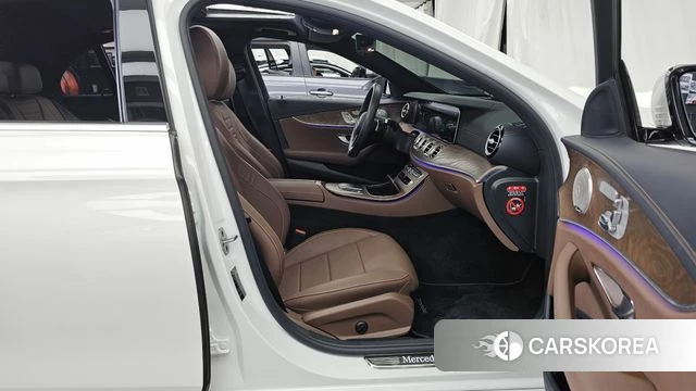 Mercedes-Benz E-Class W213 2021 Белый из Кореи, фото 2