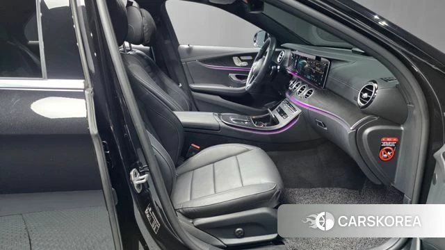 Mercedes-Benz E-Class W213 2022 Черный из Кореи, фото 2