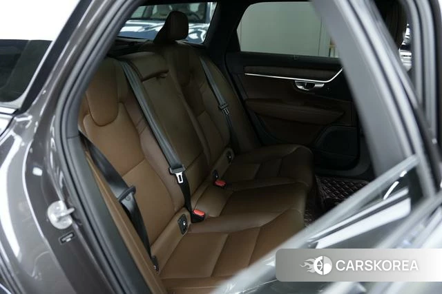 Volvo V90 2023 Темно-серый из Китая, фото 2