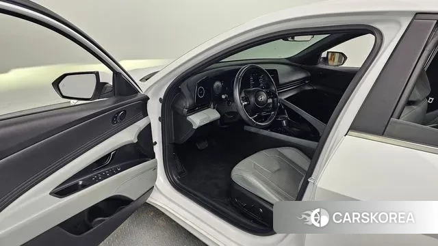 Hyundai The New Avante (CN7) 2023 Белый из Кореи, фото 2