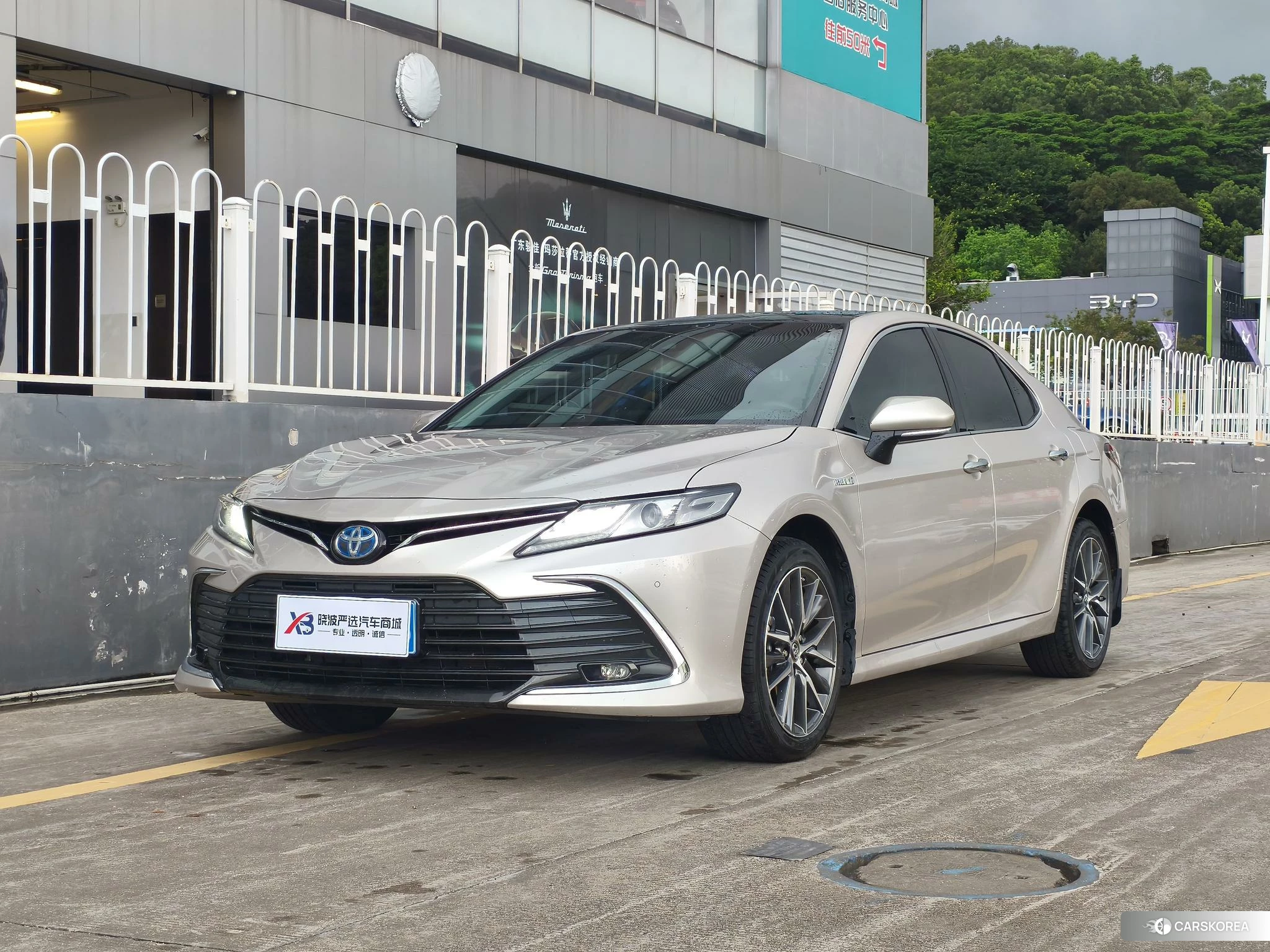 Toyota Camry 2021 Серебристо-серый из Китая, фото 2