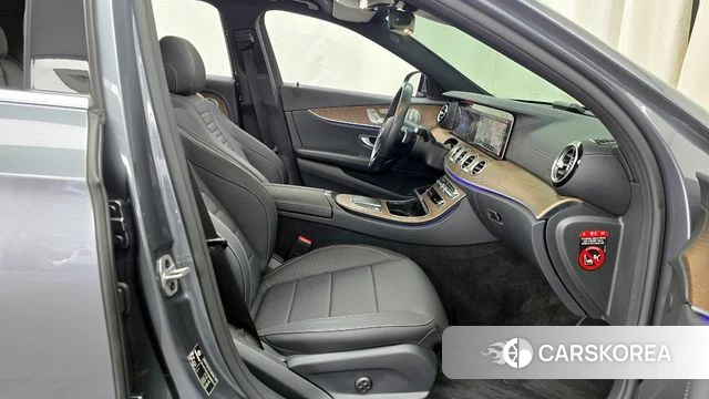 Mercedes-Benz E-Class W213 2021 Серый из Кореи, фото 2