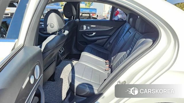 Mercedes-Benz E-Class W213 2018 Белый из Кореи, фото 2