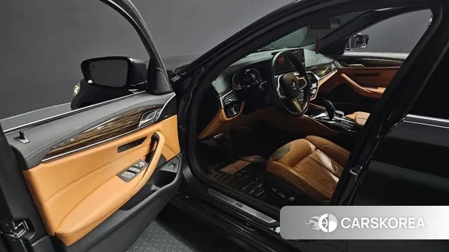 BMW 5 Series (G30) 2021 Серый из Кореи, фото 2