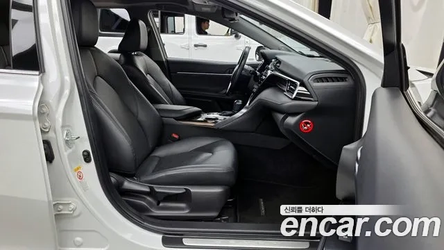 Toyota Camry (XV70) 2018 Белый из Кореи, фото 2