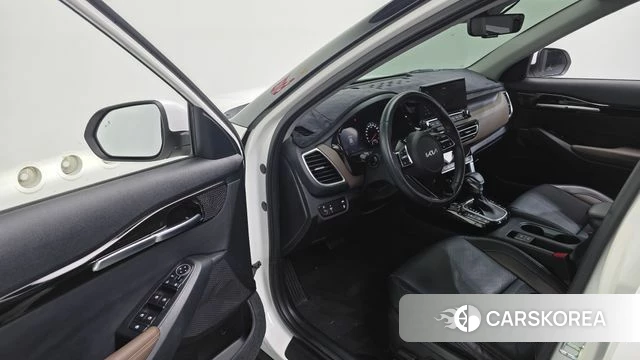 Kia Seltos 2022 Белый из Кореи, фото 2