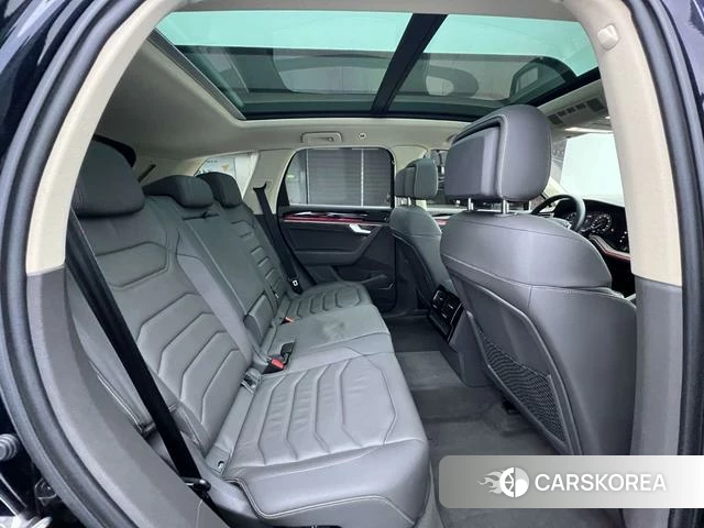 Volkswagen Touareg 2023 Черный из Китая, фото 2