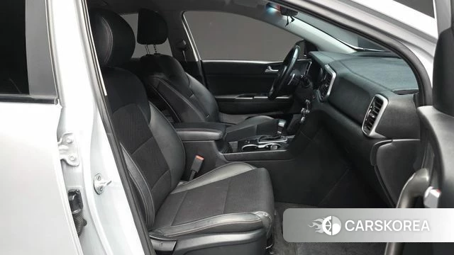 Kia Sportage The Bold 2021 Серебряный из Кореи, фото 2