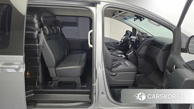Hyundai Staria 2021 Серебряный из Кореи, фото 2