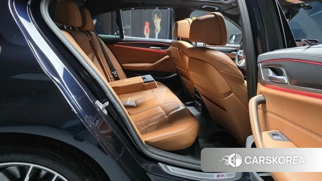 BMW 5 Series (G30) 2022 Черный из Кореи, фото 2