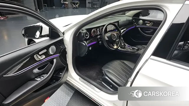 Mercedes-Benz E-Class W213 2018 Белый из Кореи, фото 2