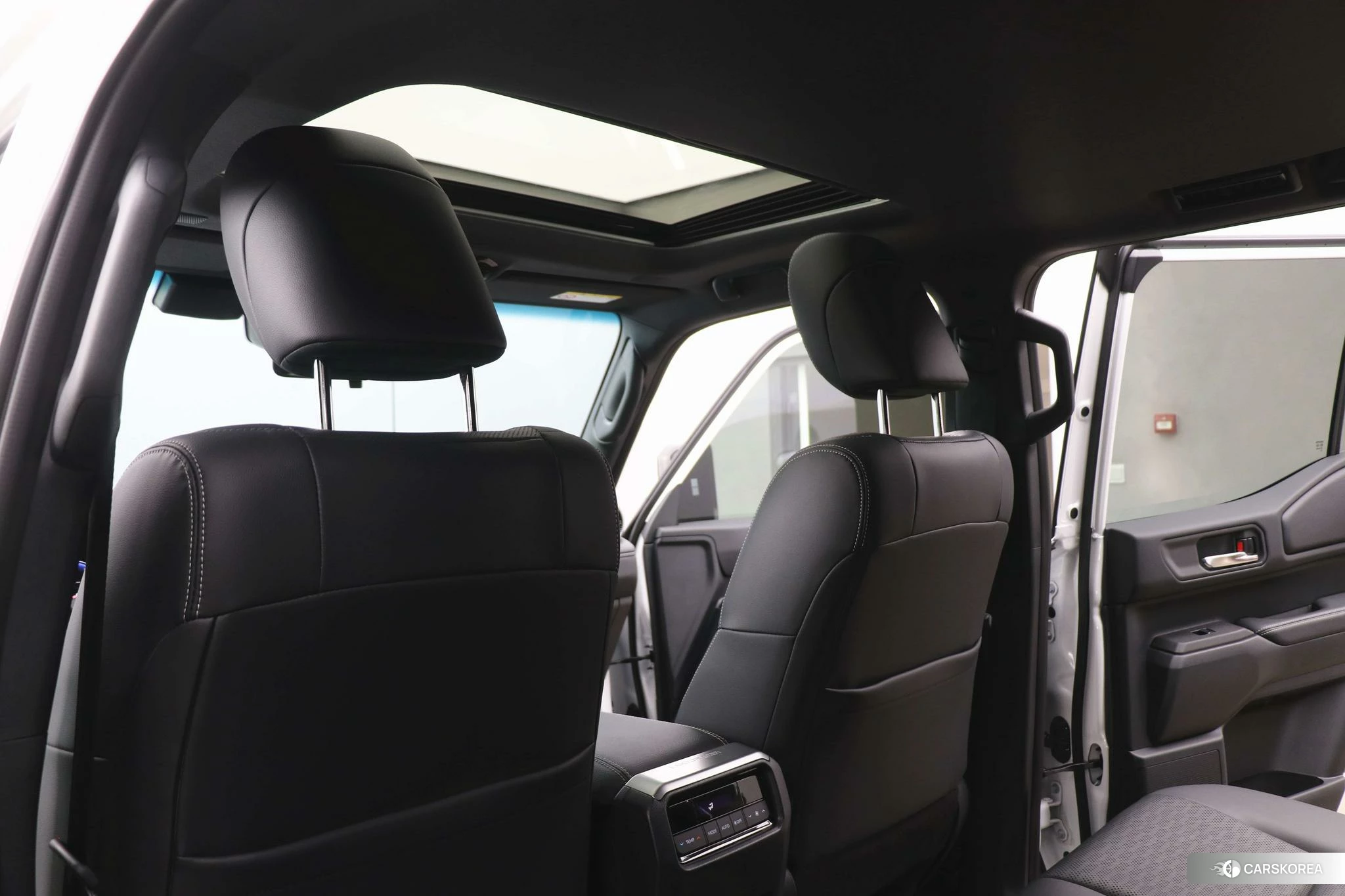 Toyota Prado 2025 Белый из Китая, фото 2