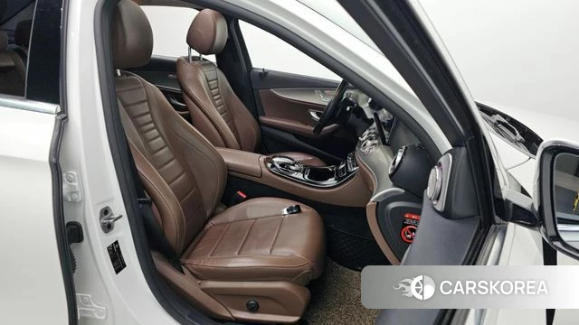 Mercedes-Benz E-Class W213 2018 Белый из Кореи, фото 2