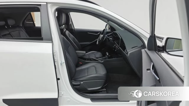 Kia Di Ol Nu Niro 2022 Белый из Кореи, фото 2