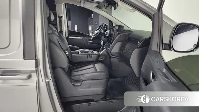 Hyundai Staria 2021 Серебряный из Кореи, фото 2