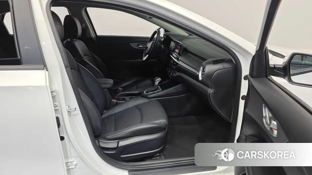 Kia The New K3 2nd generation 2021 Белый из Кореи, фото 2