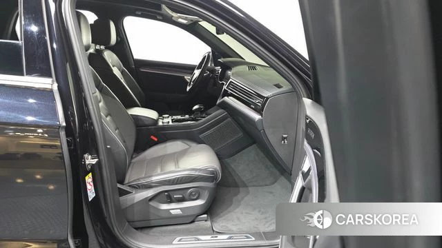 Volkswagen Touareg 3rd generation 2020 Черный из Кореи, фото 2